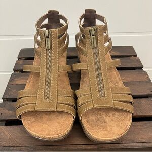 Bearpaw Layla Sz 10 Wedge Footbed sandals
